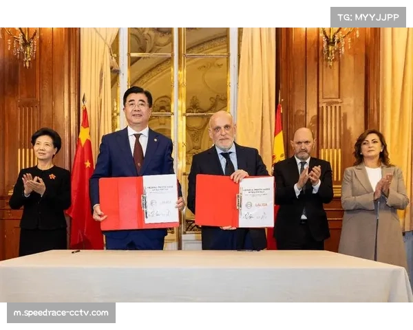 西甲联盟与西班牙足协同中国足协签署三年战略合作协议